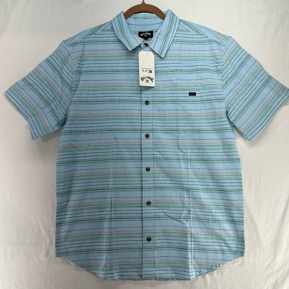 Billabong Short Sleeve Button Down Shirt Blue White Striped Men's Size M‎